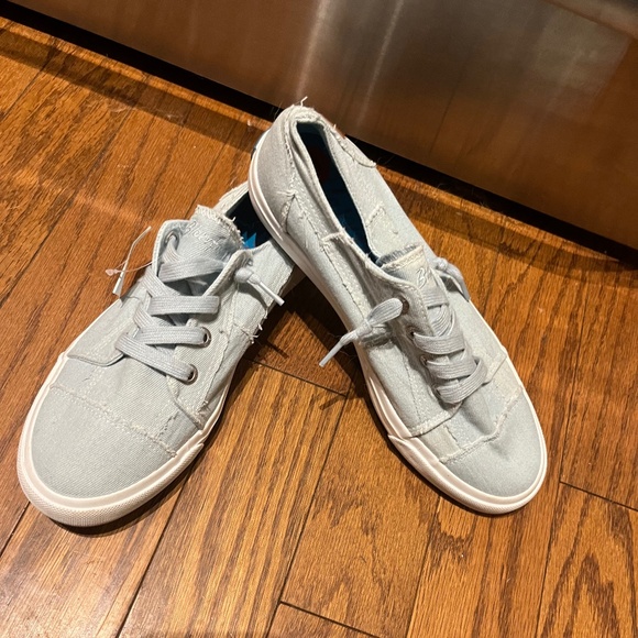 Blowfish light blue denim shoes - new with tags! - Picture 1 of 4